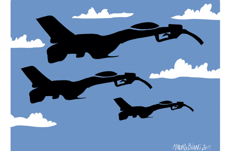 La vignetta firmata da Mauro Biani riprodotta sulla copertina del volume dedicato ai cacciabombardieri F35